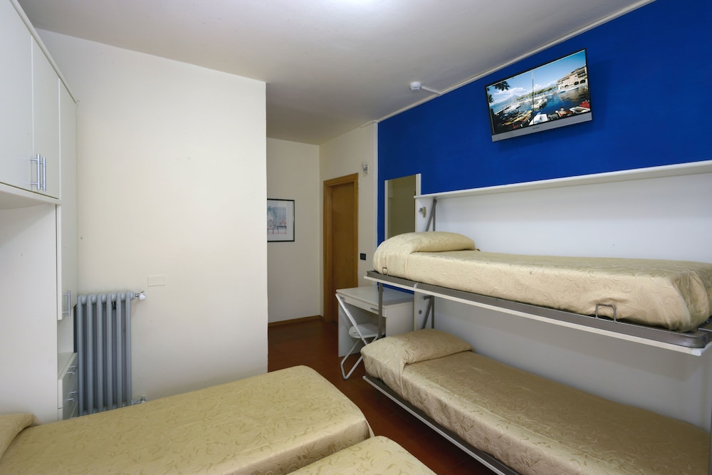 ROOM, QUADRUPLE, BALCONY
