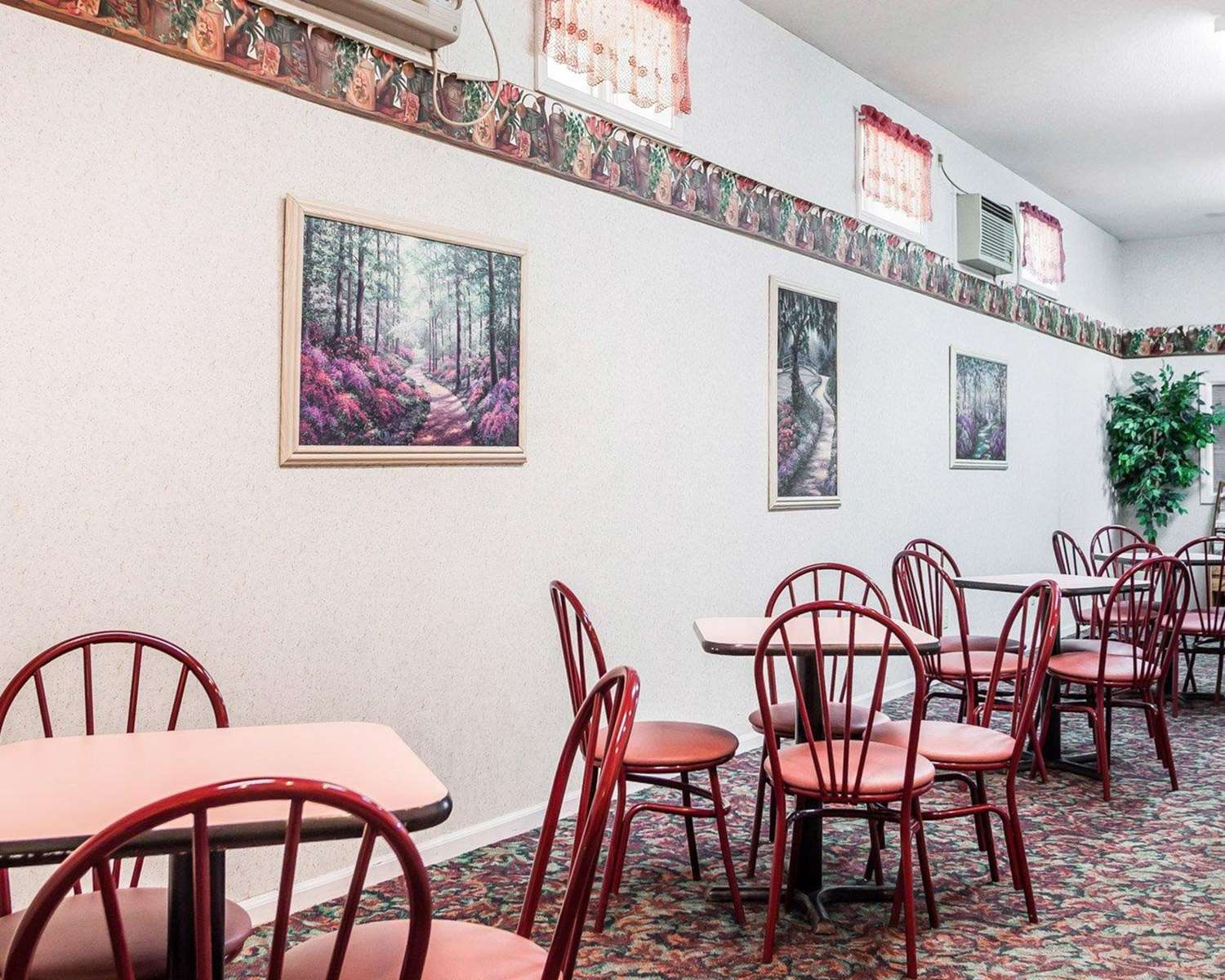 Econo Lodge Jefferson City 25/41