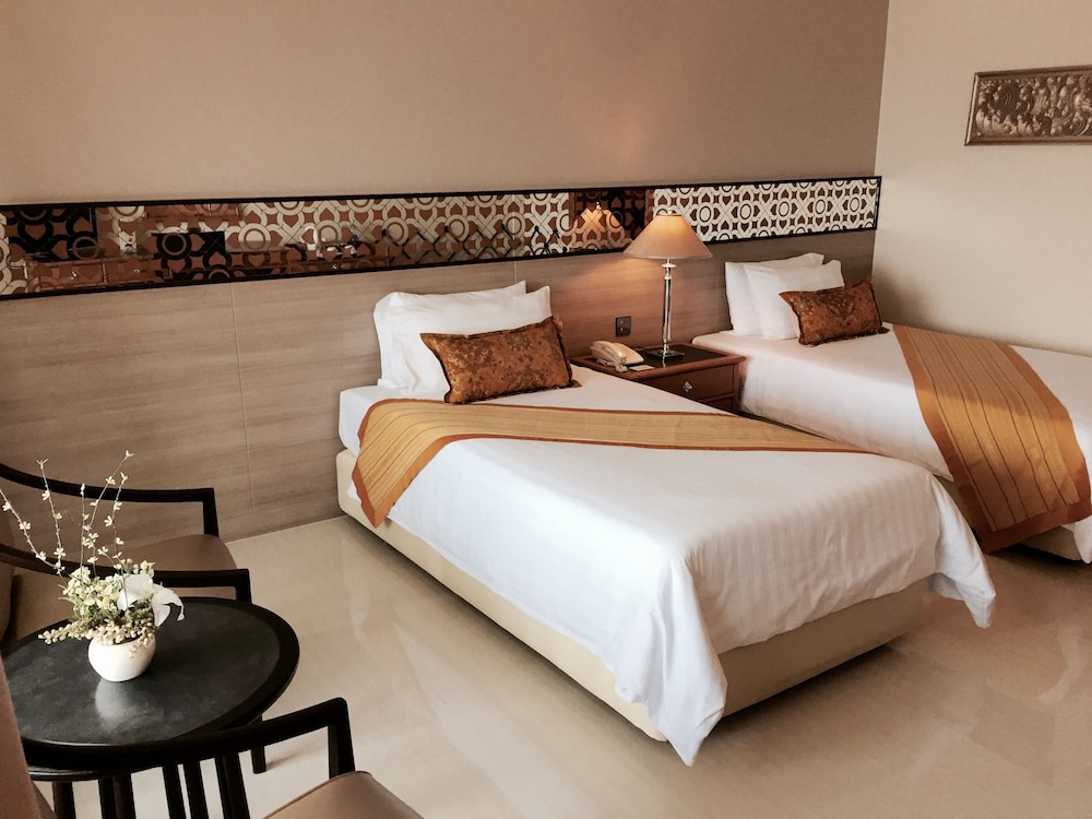غرفة ديلوكس بسرير كوين، Indra Regent Hotel 5/8