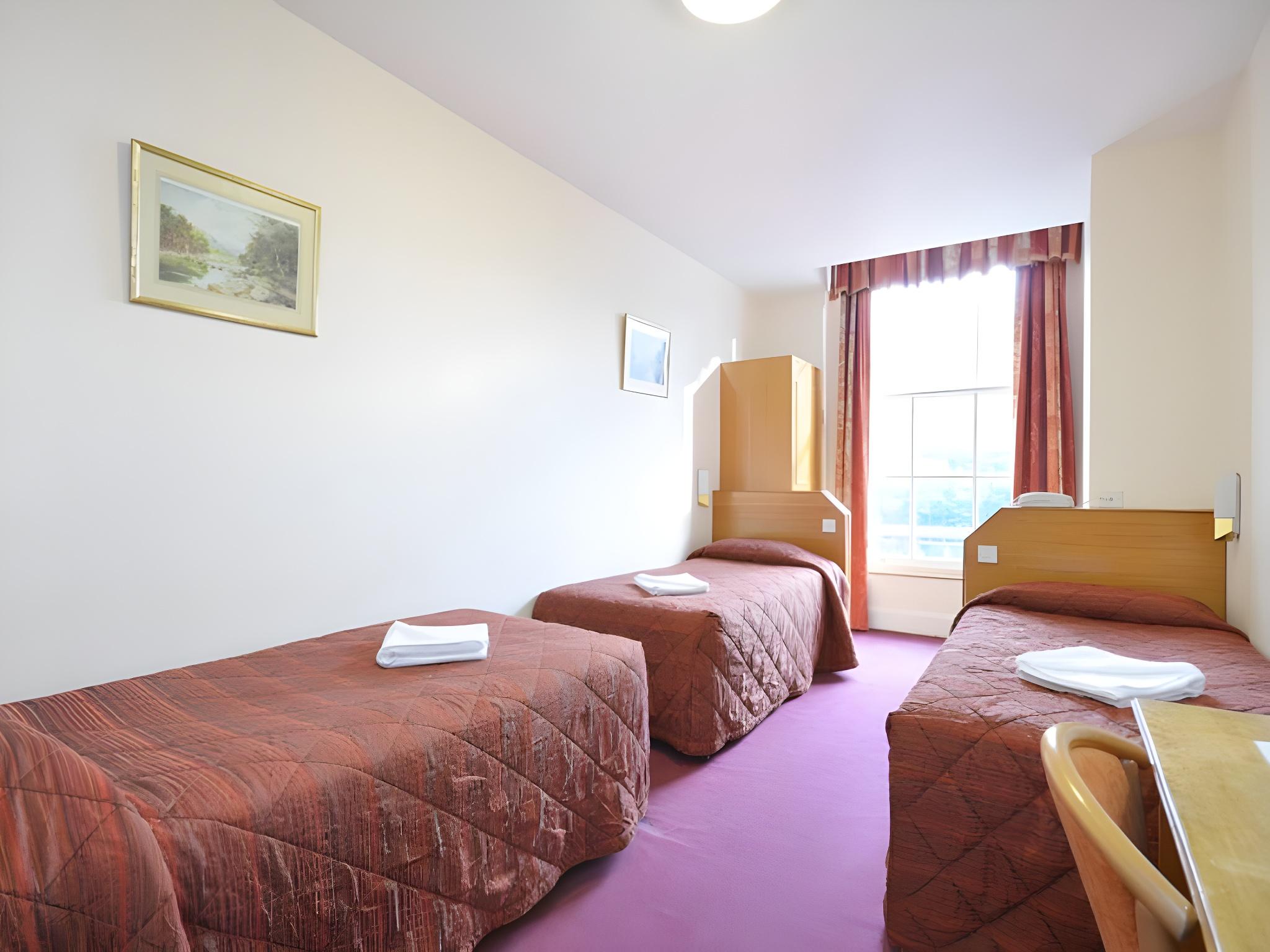 Room, Triple