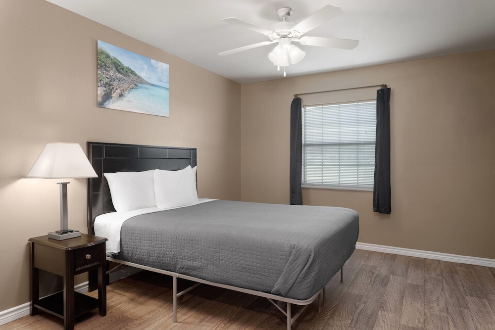 Eagle's Den Suites Andrews a Travelodge by Wyndham 14/55