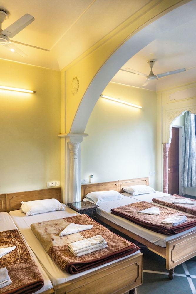 Krishna Palace 19/50