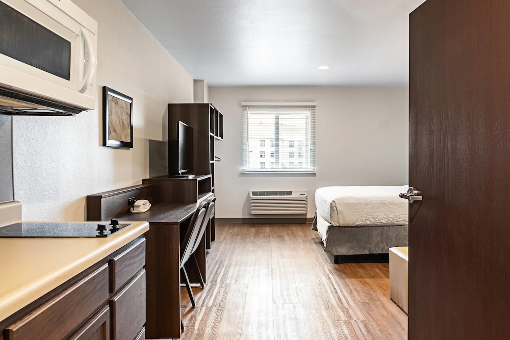 Woodspring Suites Naples 26/53