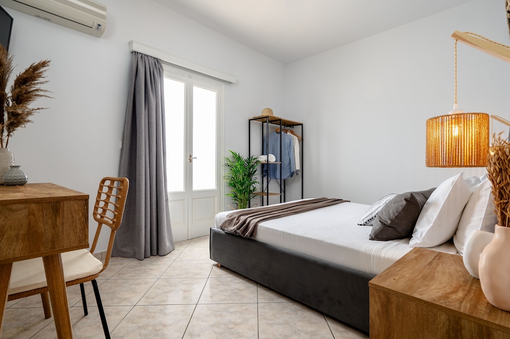 Erato Inn 12/50