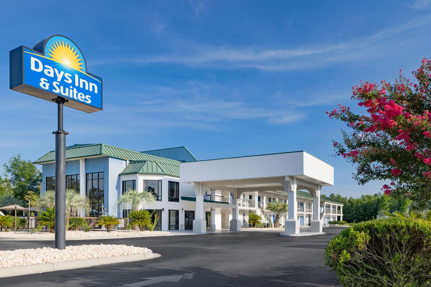 Days Inn & Suites by Wyndham Savannah Midtown 4/56