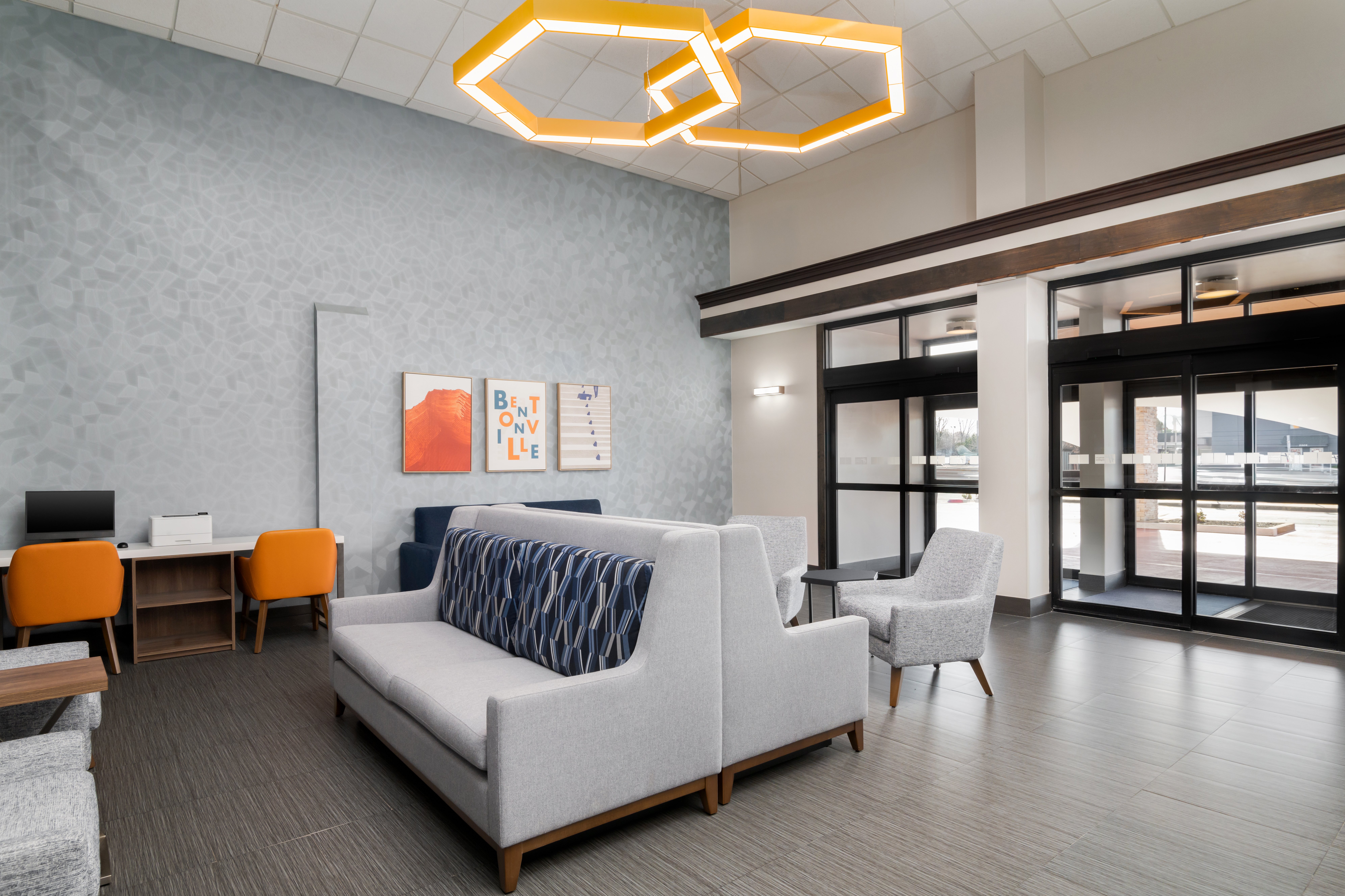 Holiday Inn Express Hotel Suites Bentonville 20/68
