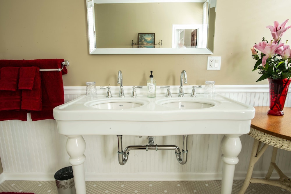 Valparaiso Inn Bed & Breakfast 37/39