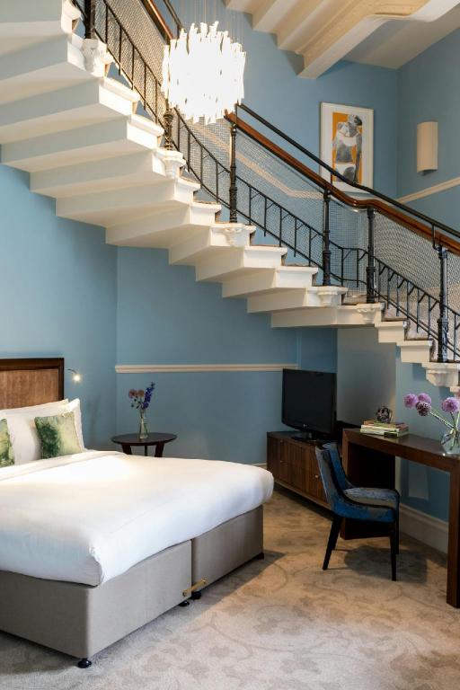 1 Bedroom, Grand, Grand Staircase, Bi Level, Suite, King Bed