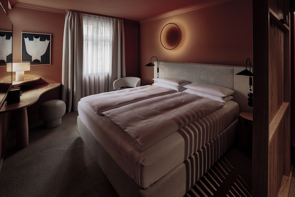 Hotel Adelante 11/59