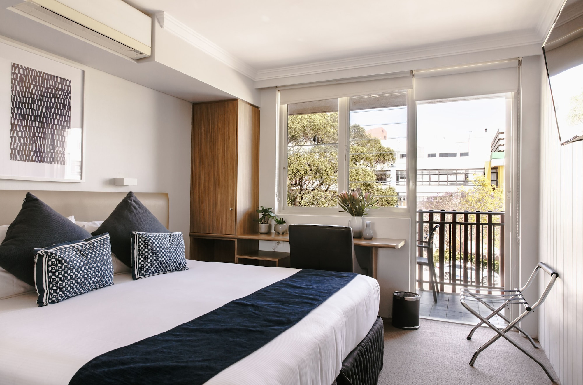 ROOM, KING BED