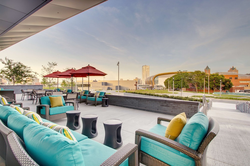 Hyatt Place Milwaukee Downtown 66/71