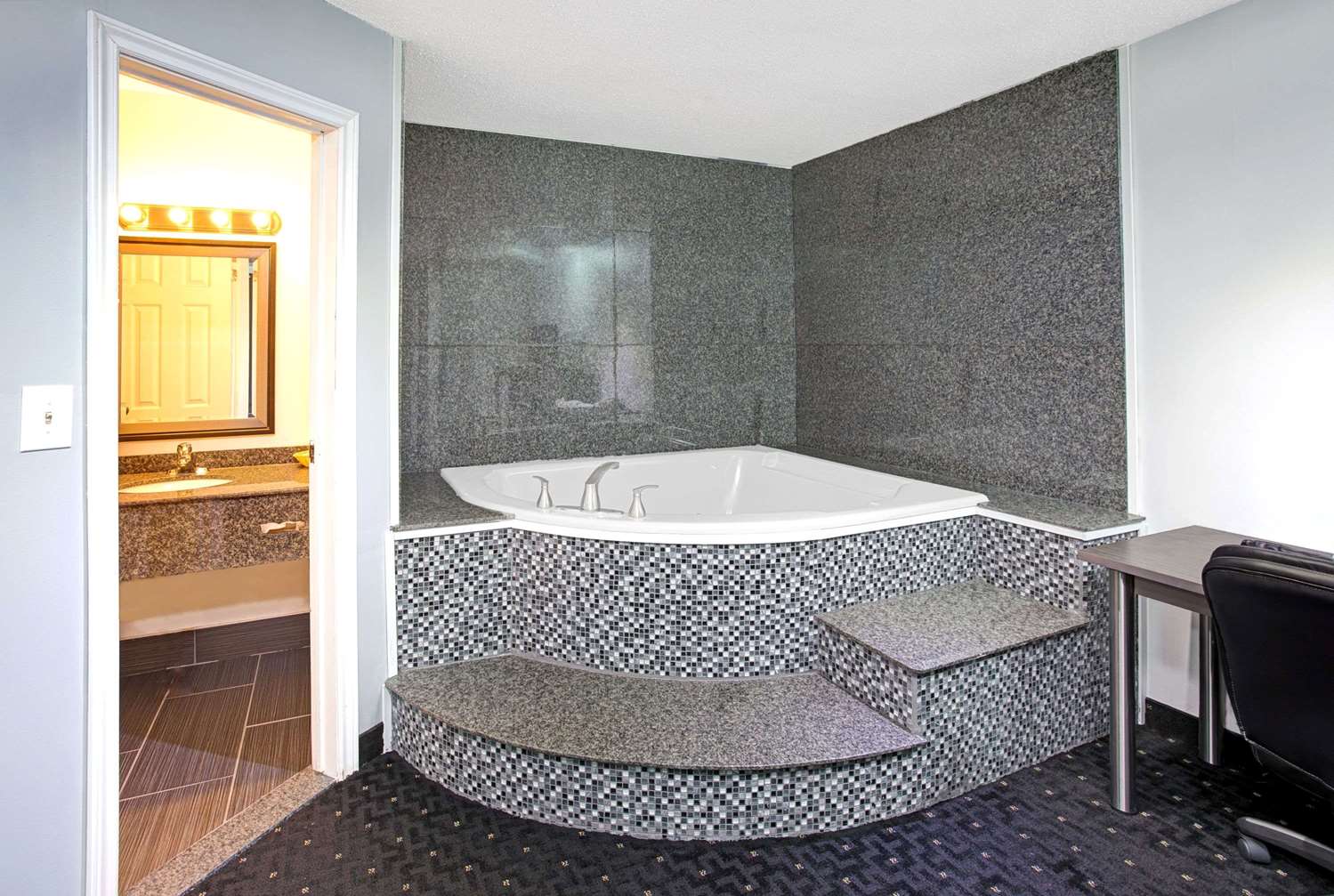 Howard Johnson by Wyndham Gananoque 30/30