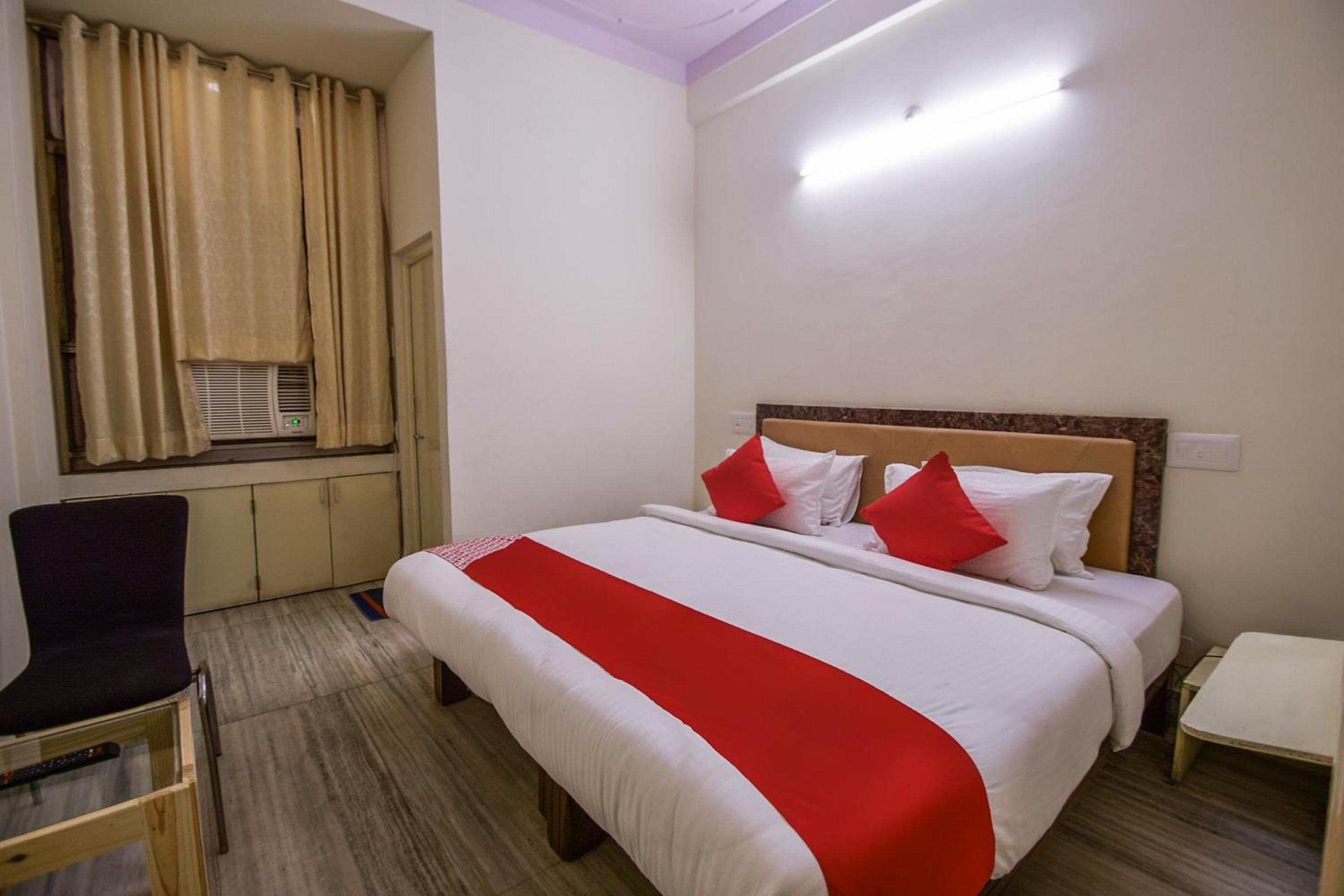 Oyo 15212 Hotel Seema 3/17