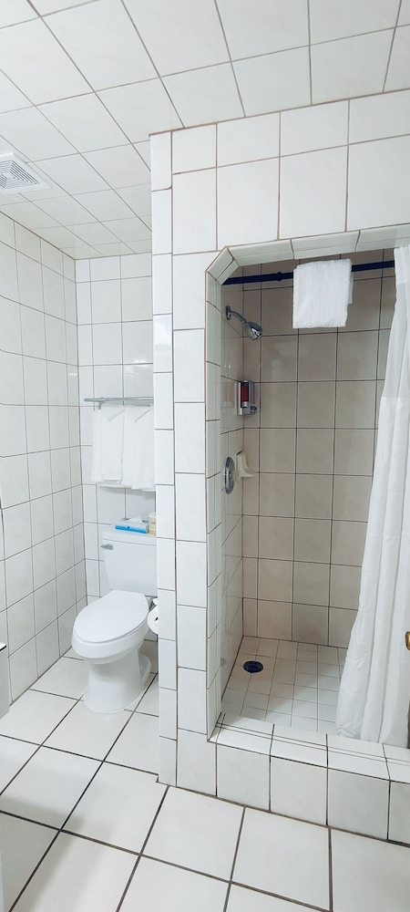 غرفة بسريرين مزدوجين، Oceanside Inn and Suites a Days Inn by Wyndham 4/5