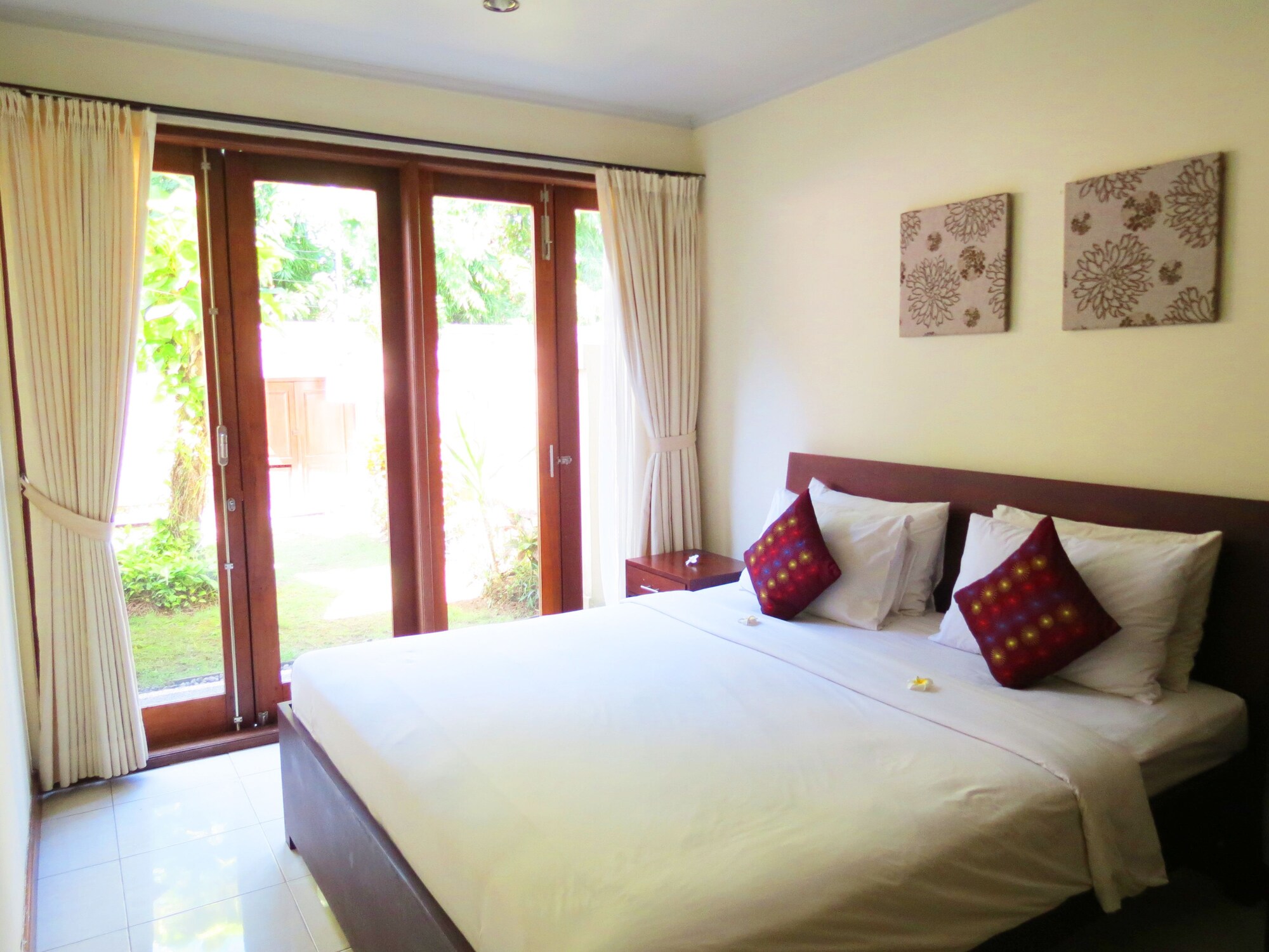 2 BEDROOMS