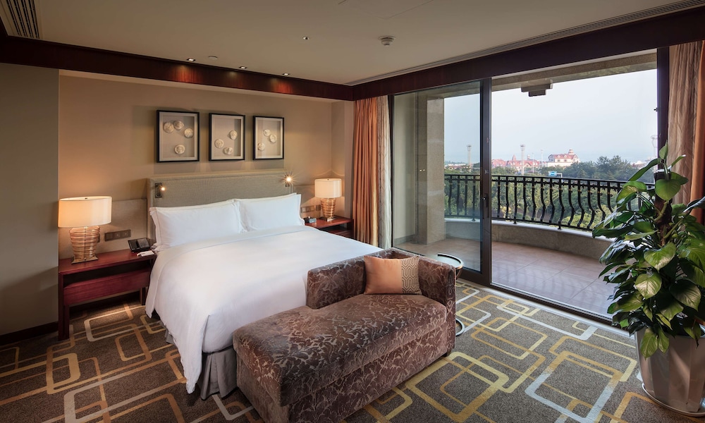 Hilton Qingdao Golden Beach 12/58