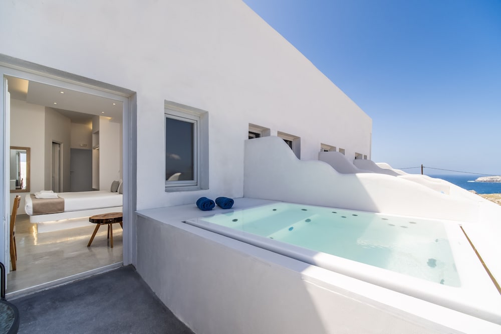 Serenita Luxury Suites 36/71