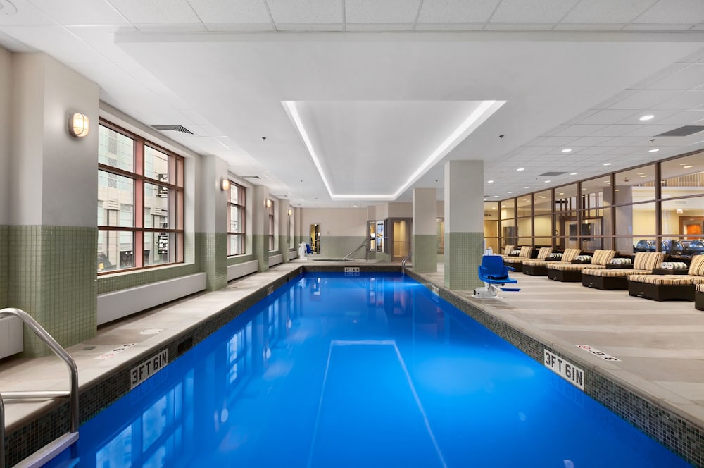 Embassy Suites by Hilton Chicago Downtown River North photo5