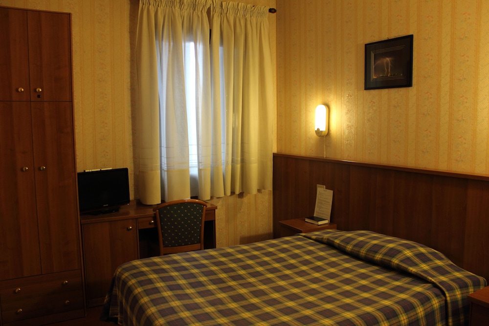 Room, Single, French Bed, Queen Bed