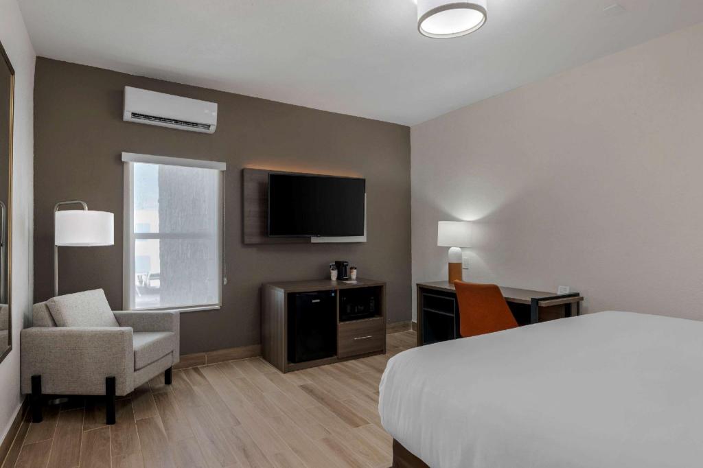 ROOM, KING BED