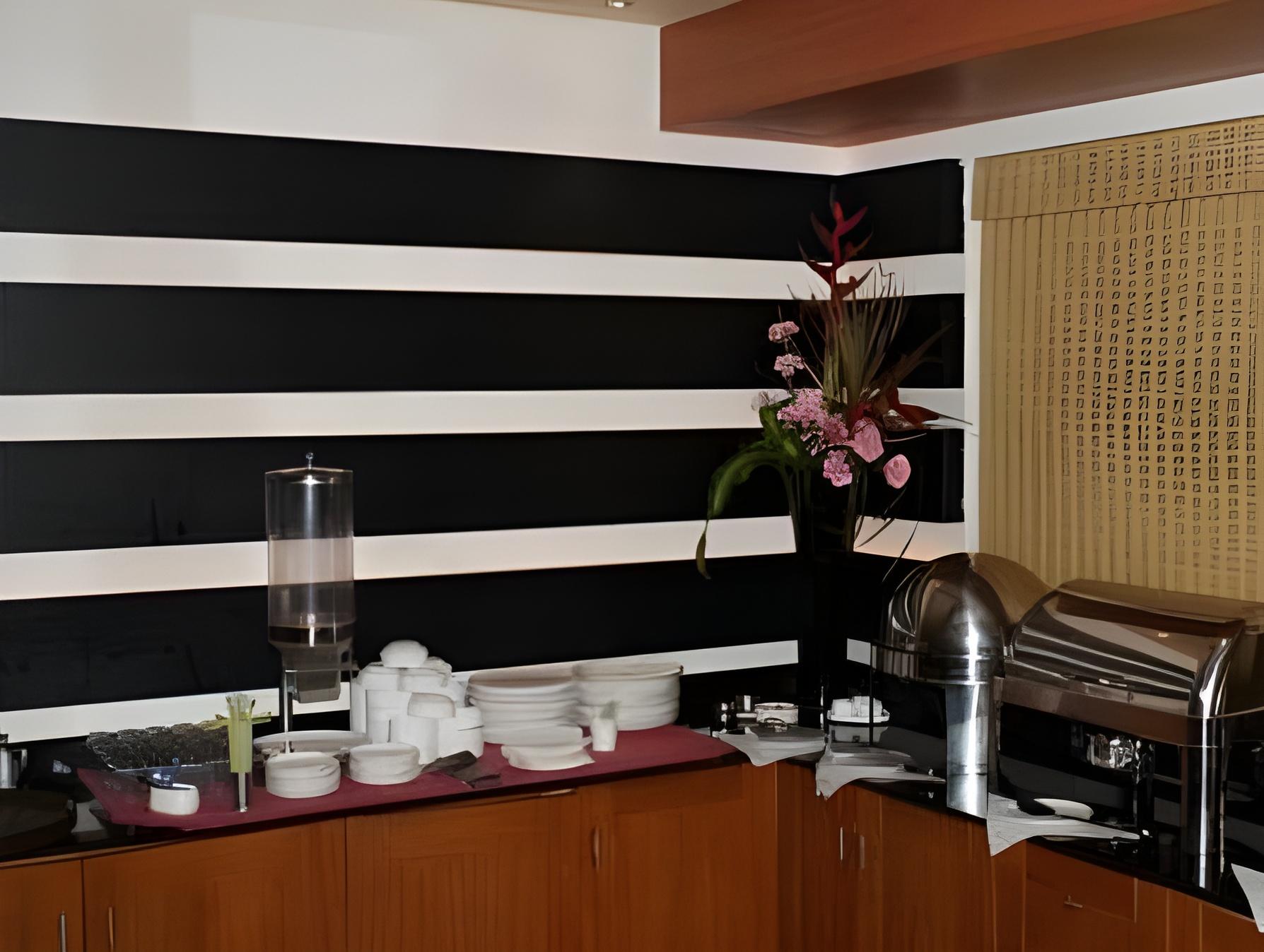 Hotel Green Palace 2/24
