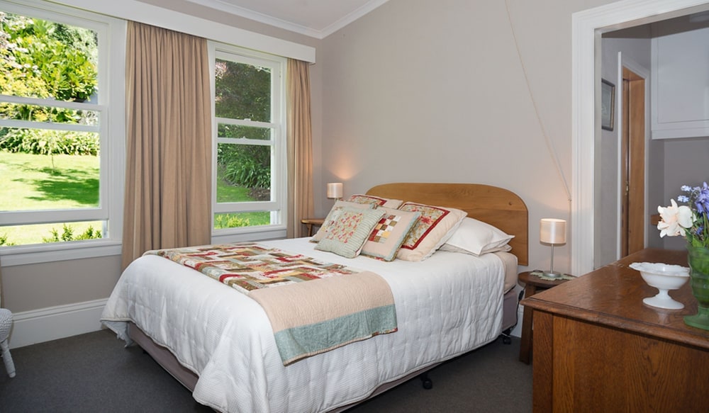 The Point Bed &amp; Breakfast 11/50