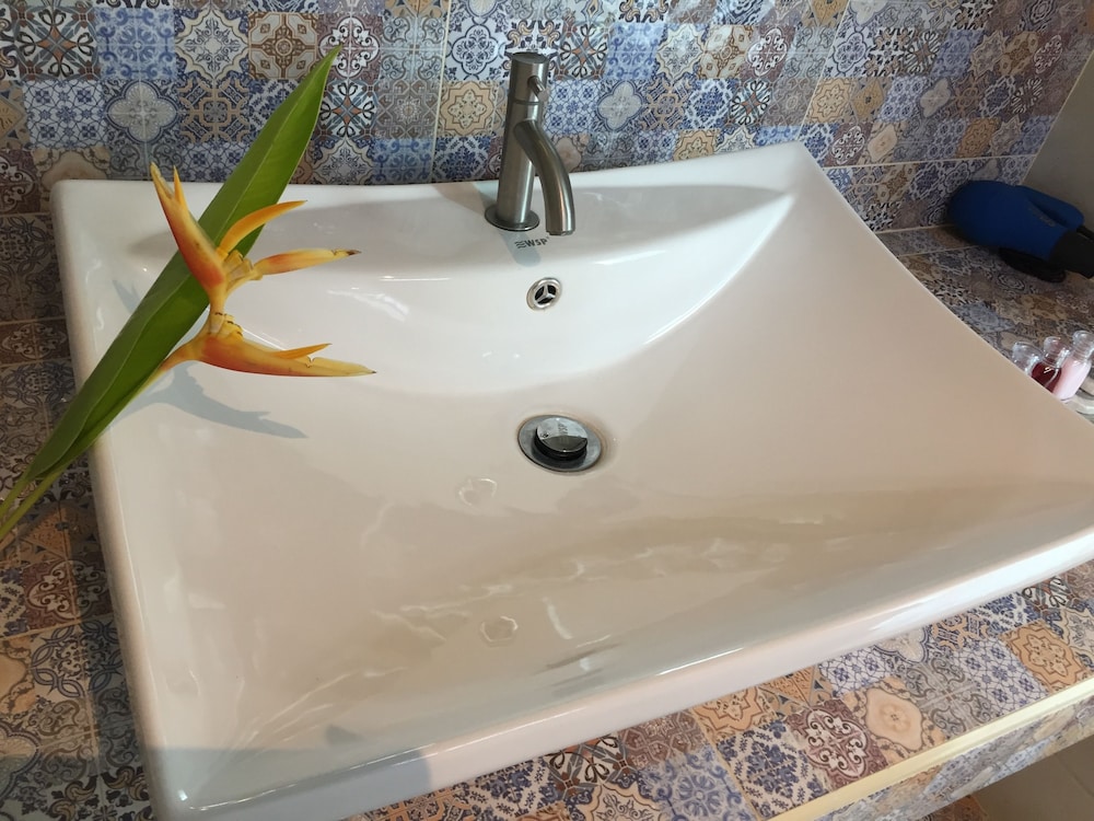 Phetcharat Grand Hotel Maesot 48/50