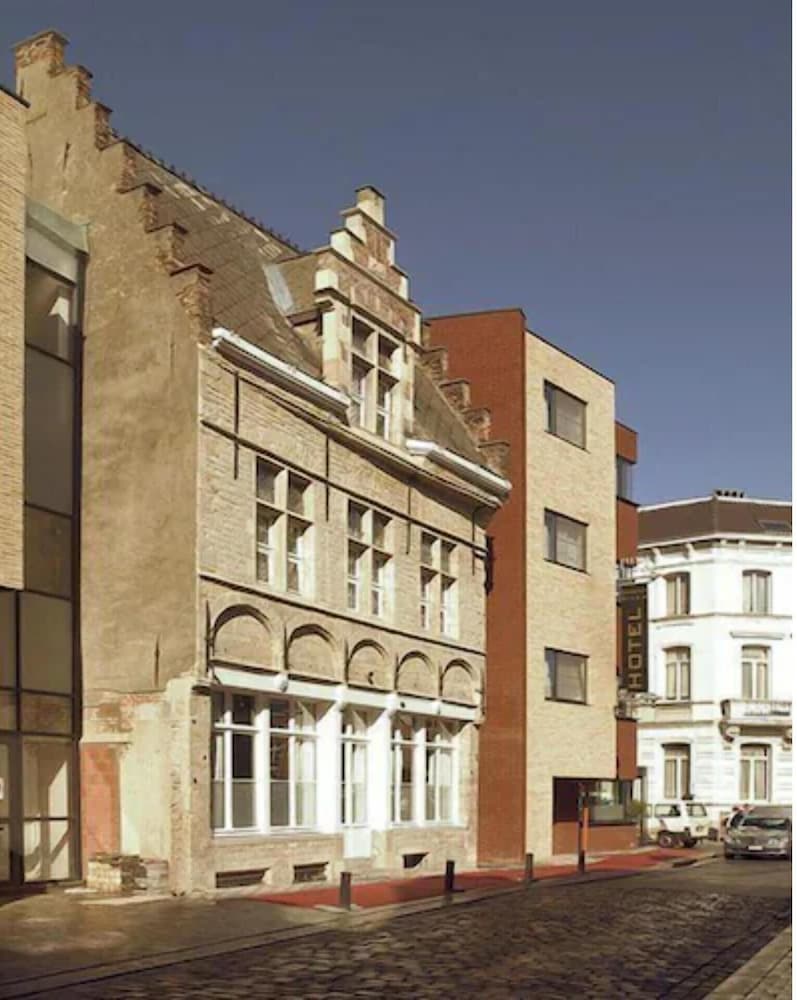 Ghent River Hotel in GHENT