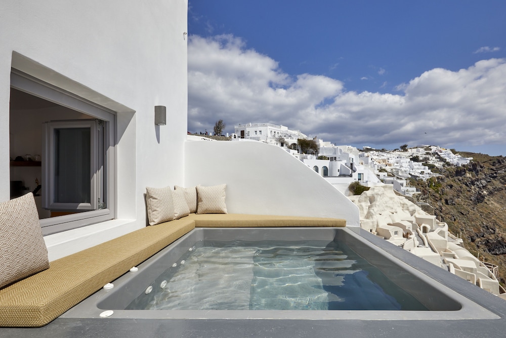 Allure Breeze Suites 43/79