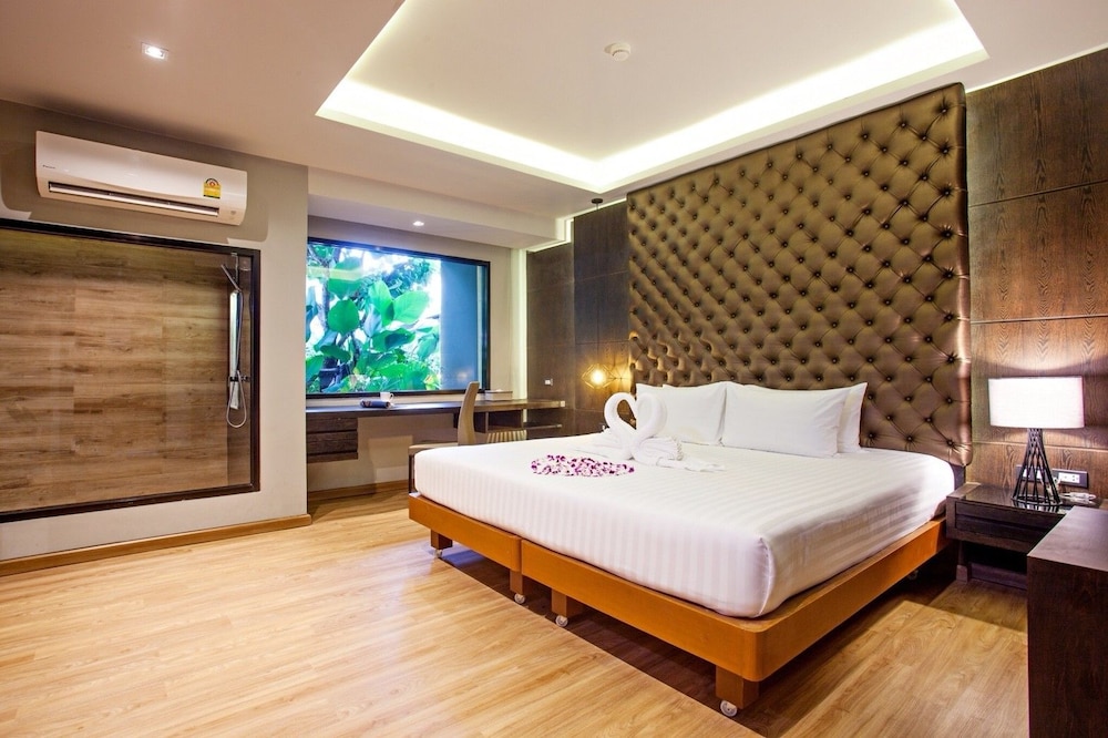 The Glory Gold Hotel 32/62