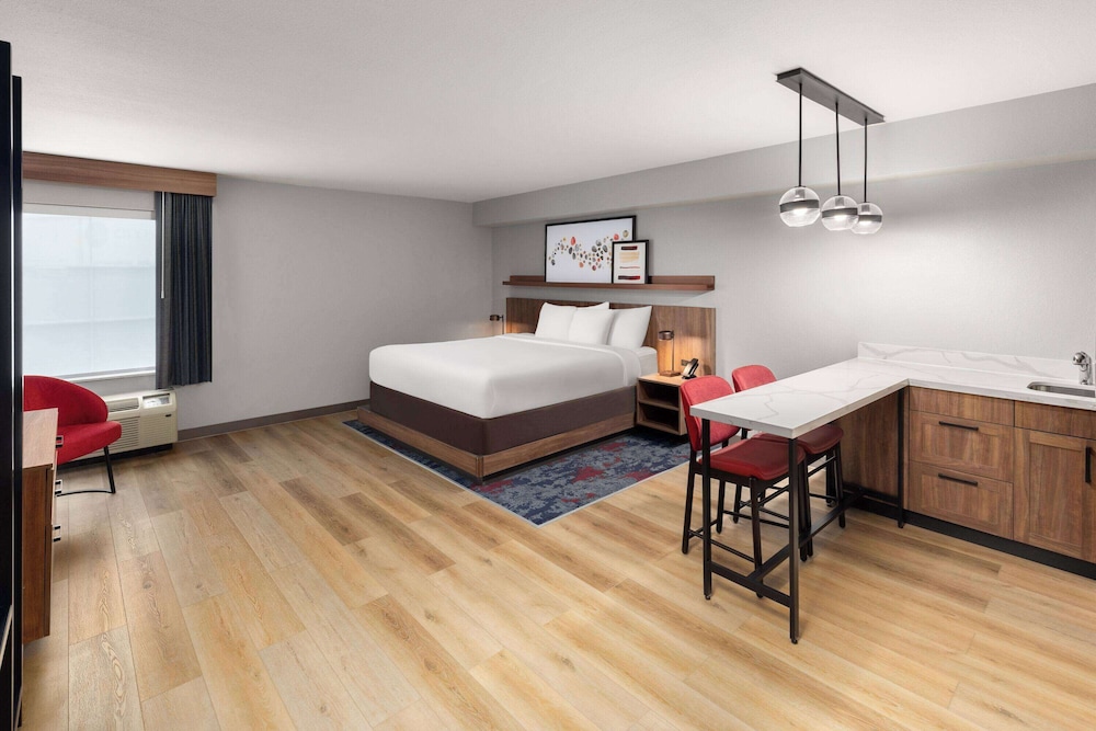 Hawthorn Extended Stay by Wyndham Knoxville 30/46