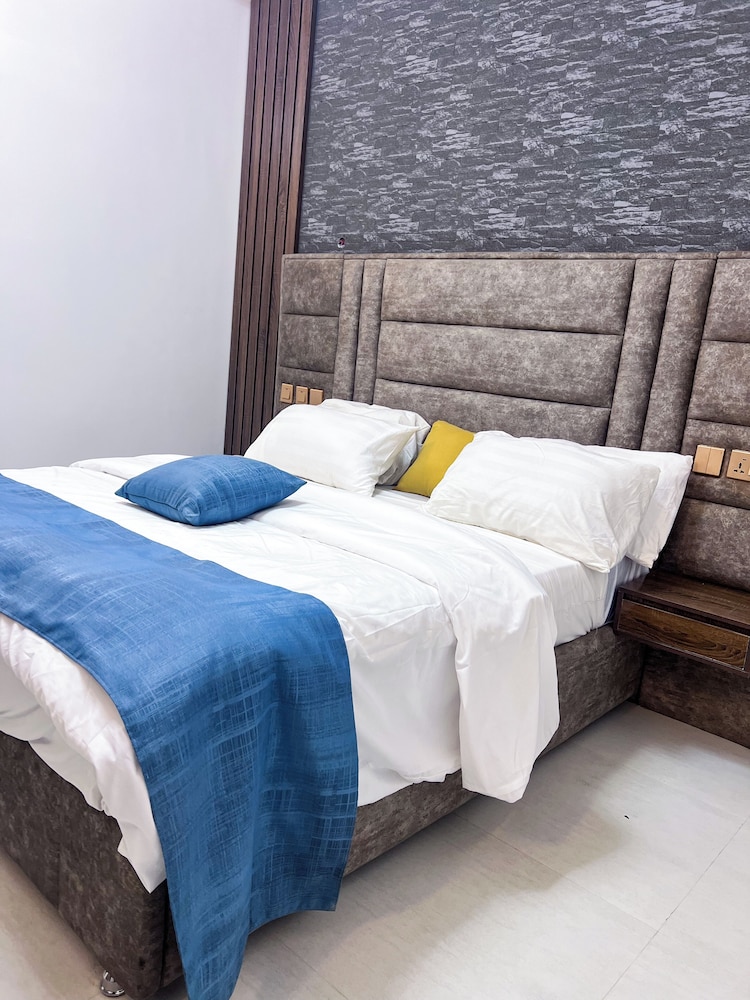 Dreamland Suites 14/45