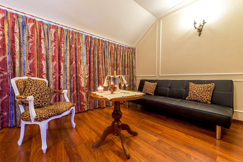 Diplomate Hotel 29/40