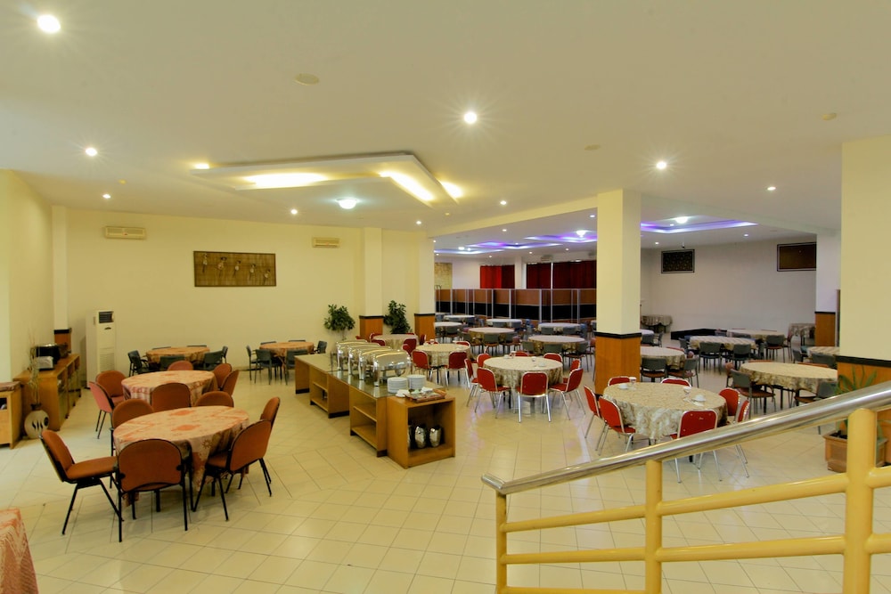University Hotel 37/47