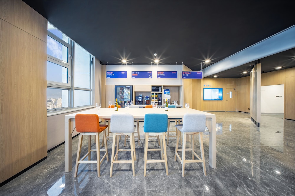 Holiday Inn Express Hangzhou Westlake East 55/60