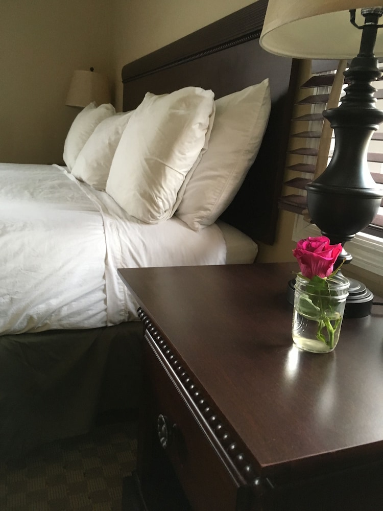 Colts Neck Inn Hotel 27/64