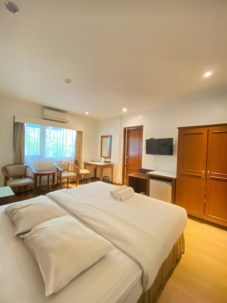 CLASSIC, DELUXE, DOUBLE BED