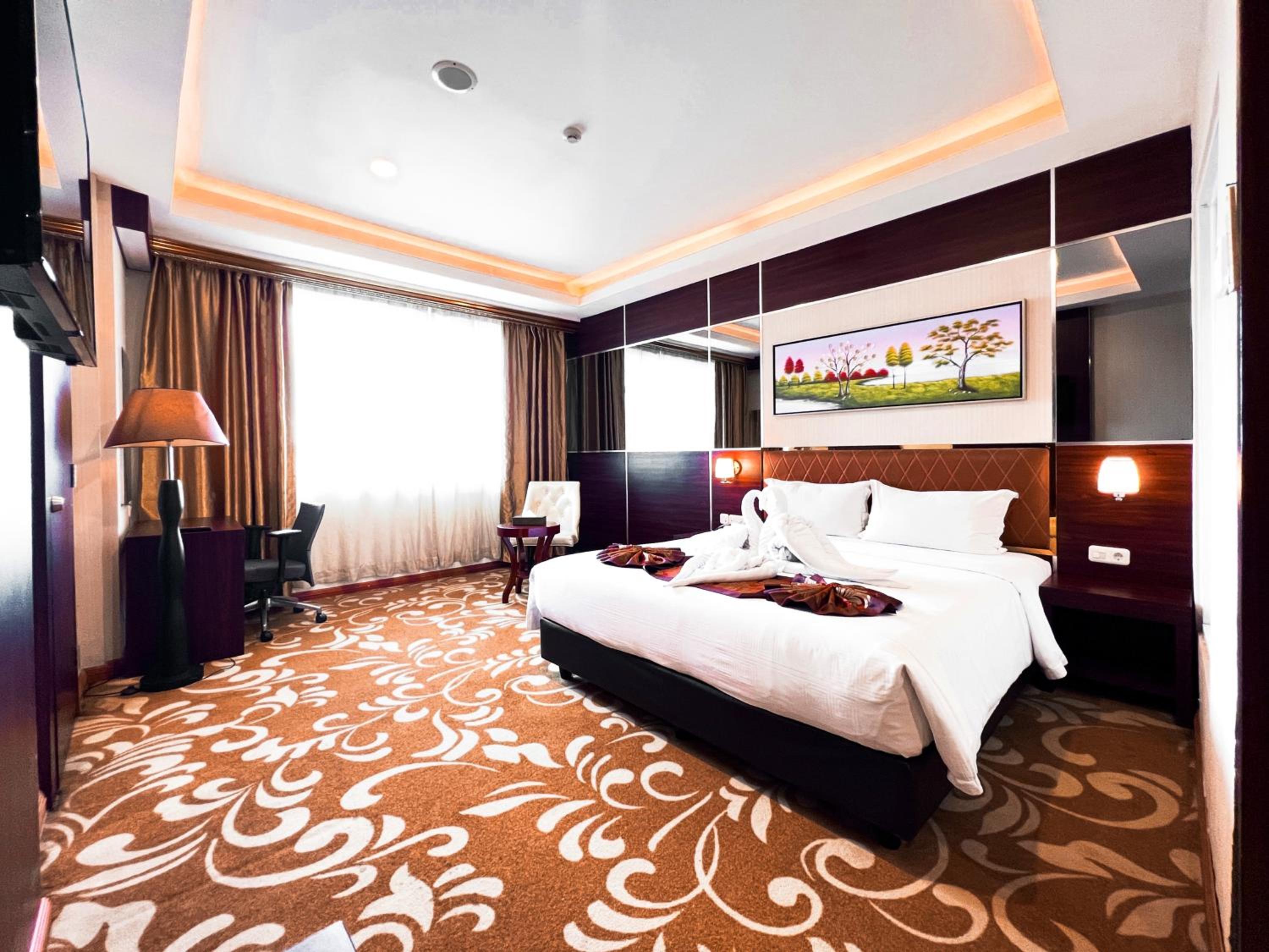 Grand, Executive, Batam City Hotel 3/10