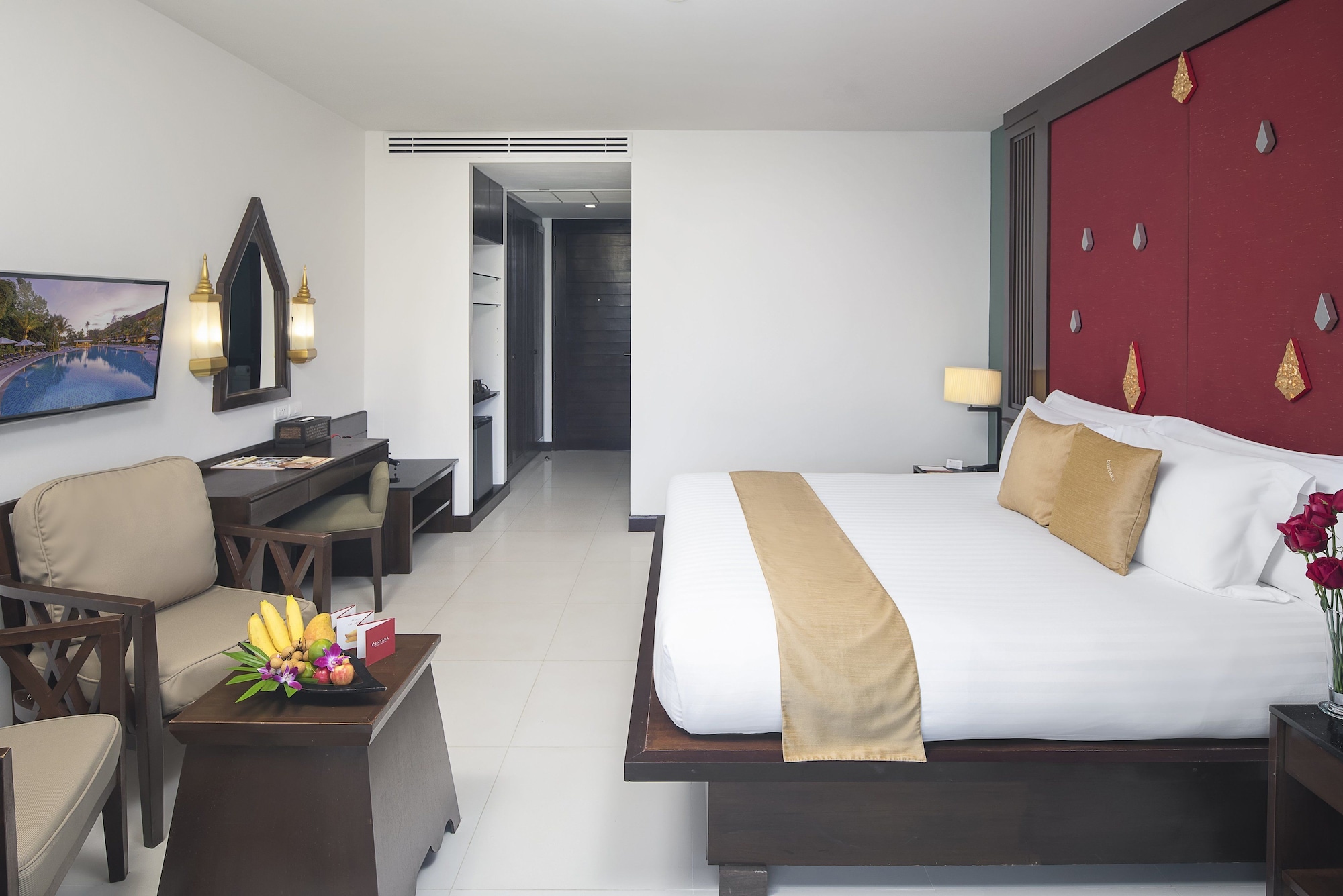 DELUXE, KING BED