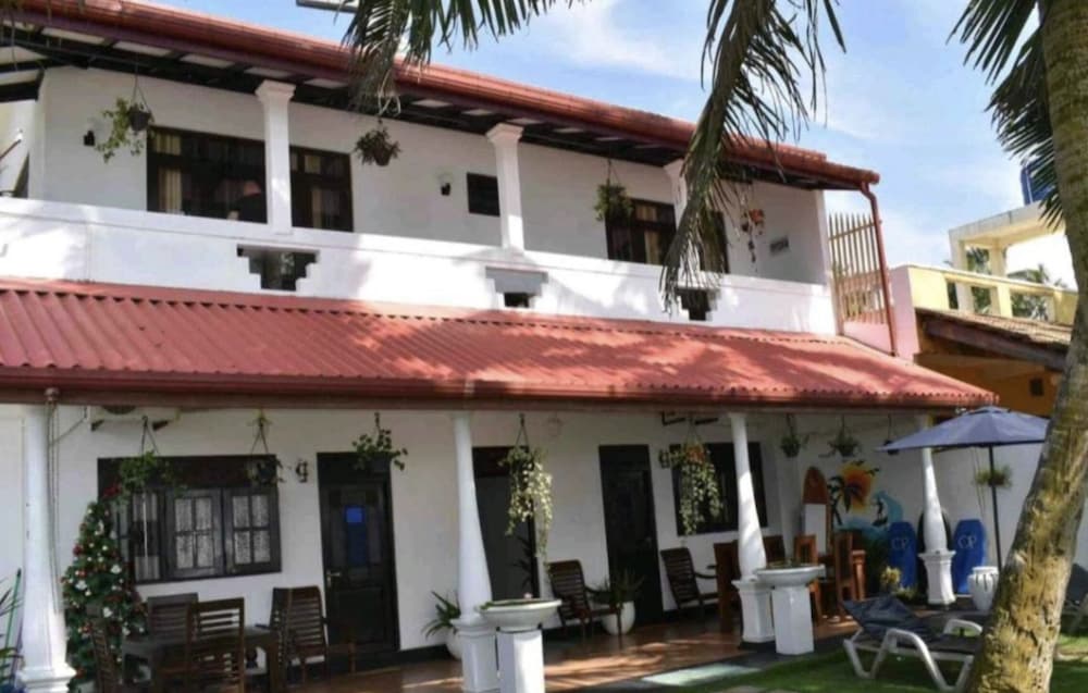Ashens Beach House 1/50