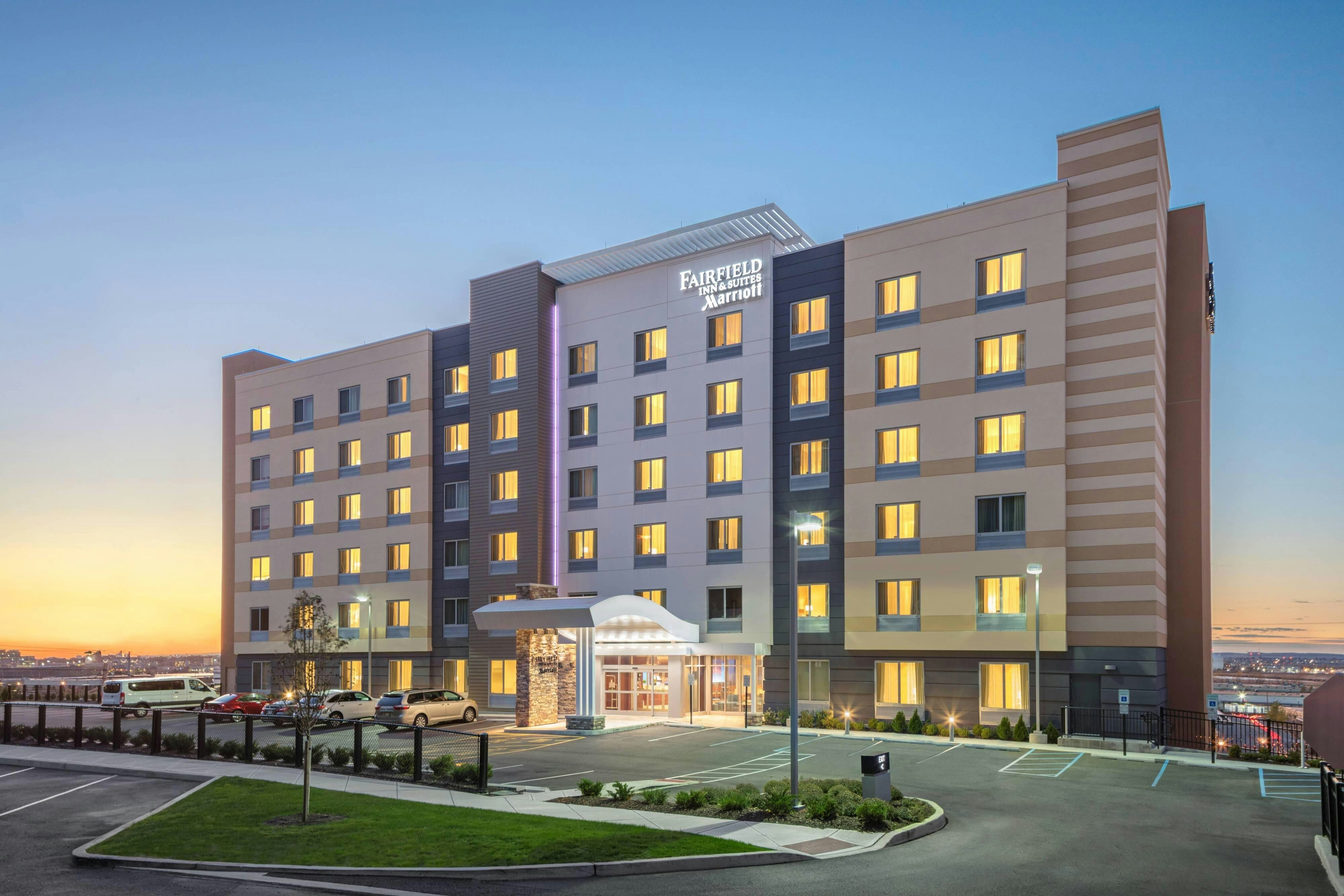Fairfield Inn Suites North Bergen 26/27