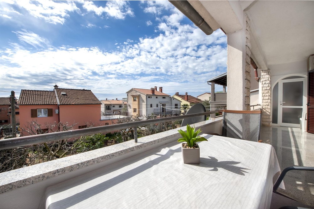 APARTMENT DIVNA 62/66