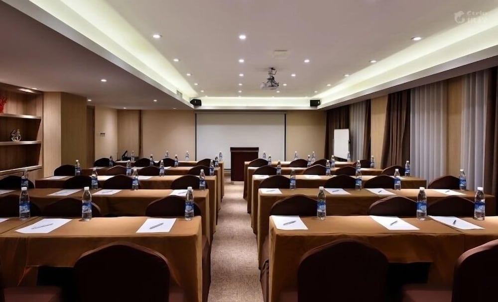 Atour Hotel (Chengdu New Conference and Exhibition Center) 36/41