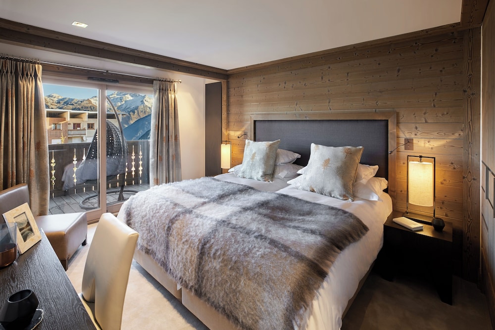 2 Bedrooms, Apartment, 2 Queen Beds, Mountain or Street View