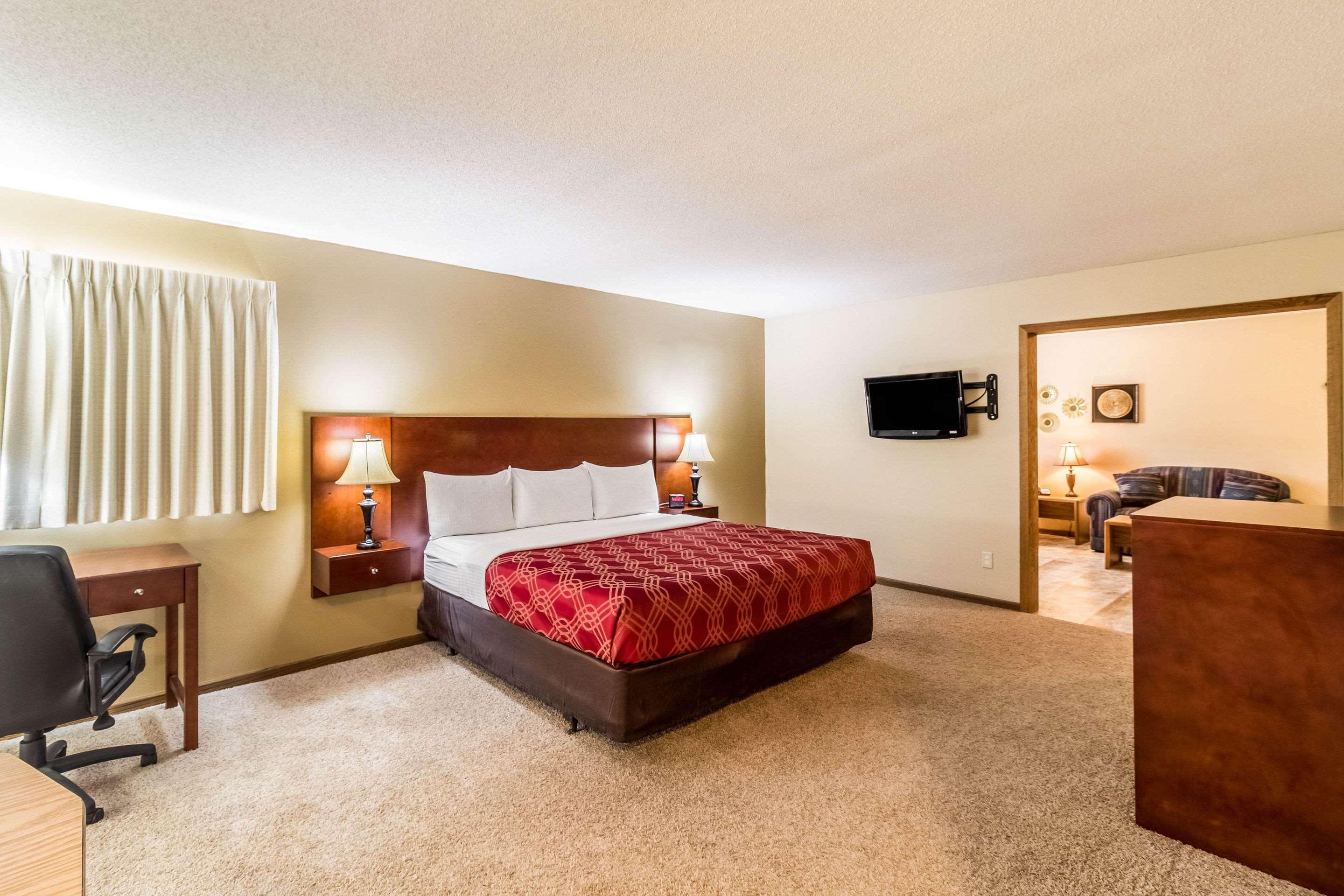 Efficiency, Suite, King Bed