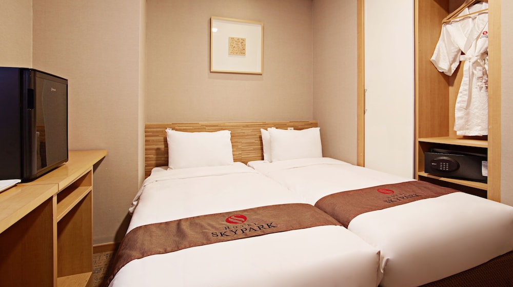 Hotel Skypark Myeongdong Iii Seoul 12/62