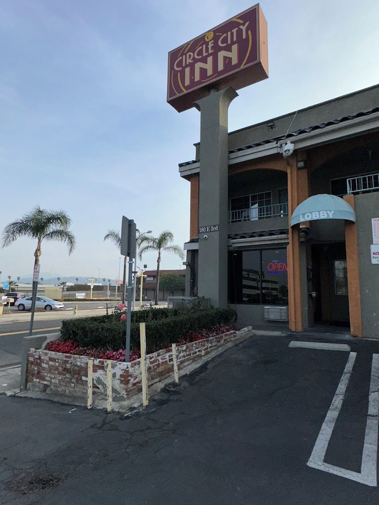 Americas Best Value Inn Corona 35/46