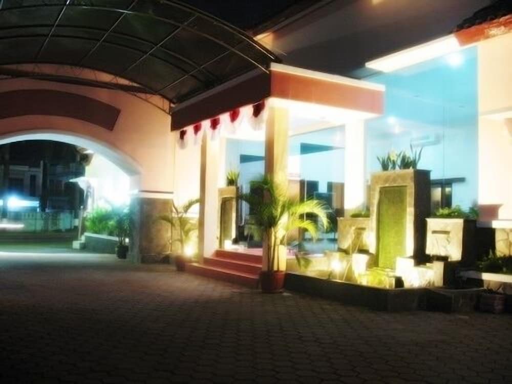 Atrium Resort & Hotel 9/27