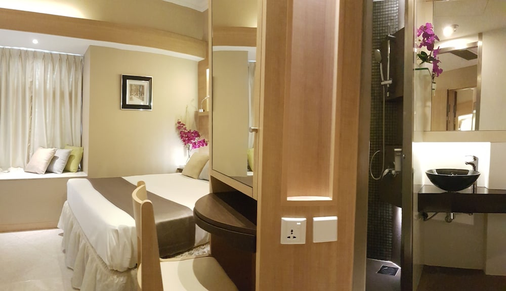 CONNECTING, QUEEN AND TWIN BEDS