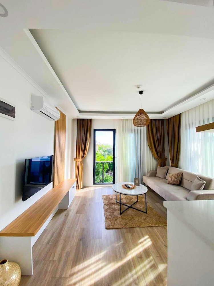 Marla Suite 19/50